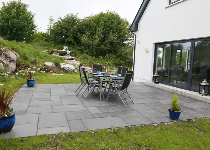 Luxury 6 Bedroom Spiddal Villa, Jacuzzi, Balcony